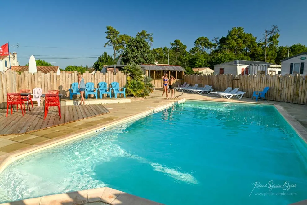 La piscine chauffée et sa terrasse